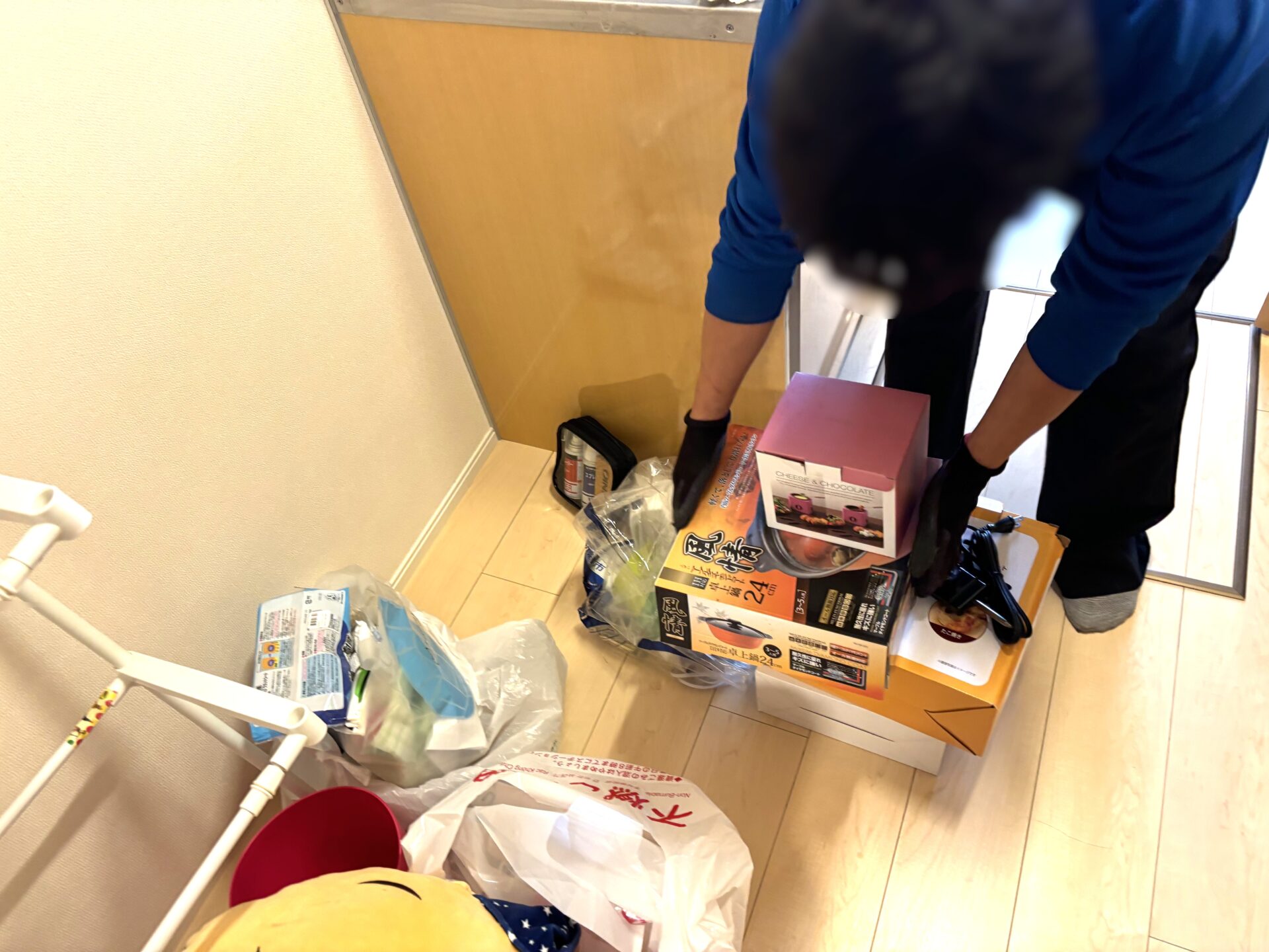 「サーキュレーターや加湿器、日用品などを回収しました」作業写真