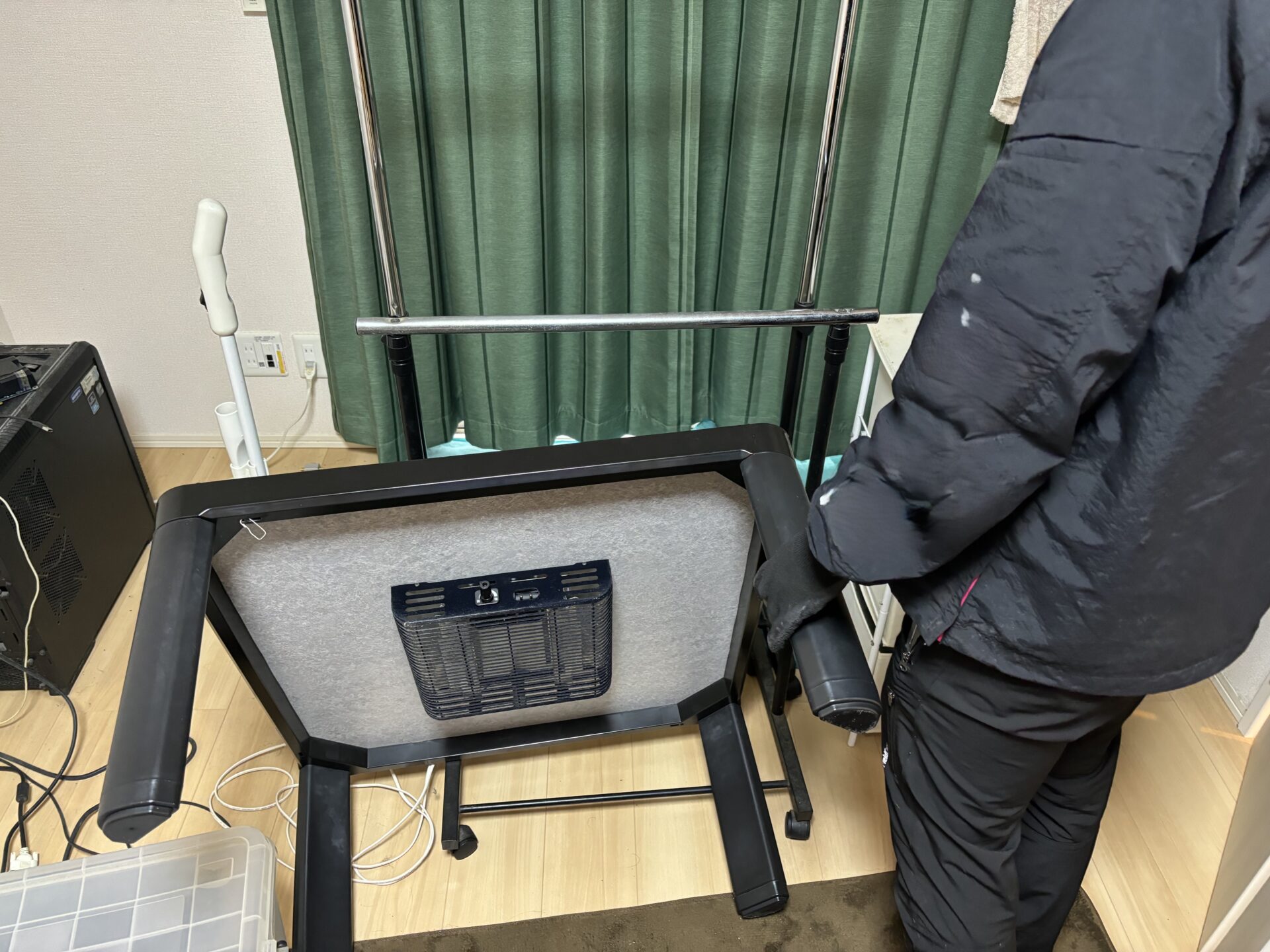 「こたつテーブルやチェスト、物干し竿などを回収しました」作業写真