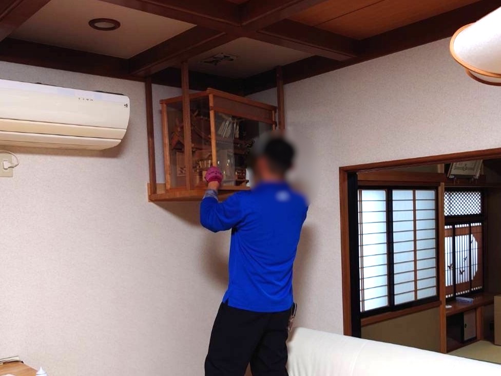 「引越しに伴い不要になった家具や家電などを回収しました」作業写真